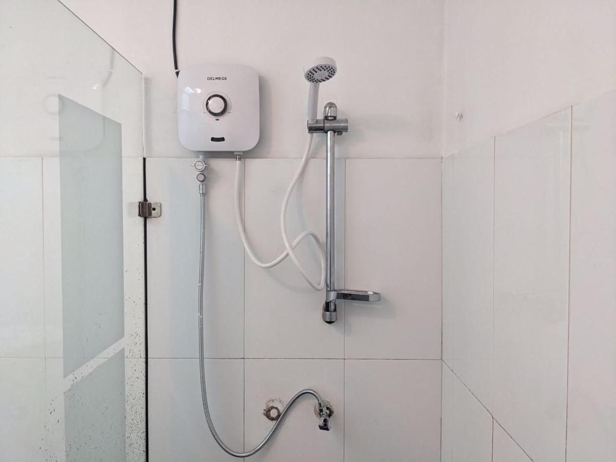 Chilly Croc Hostel Нувара-Элия Экстерьер фото