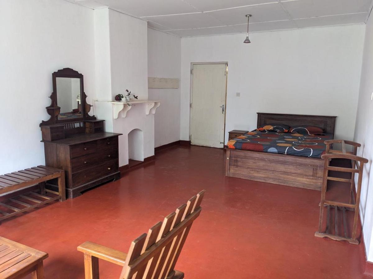 Chilly Croc Hostel Нувара-Элия Экстерьер фото