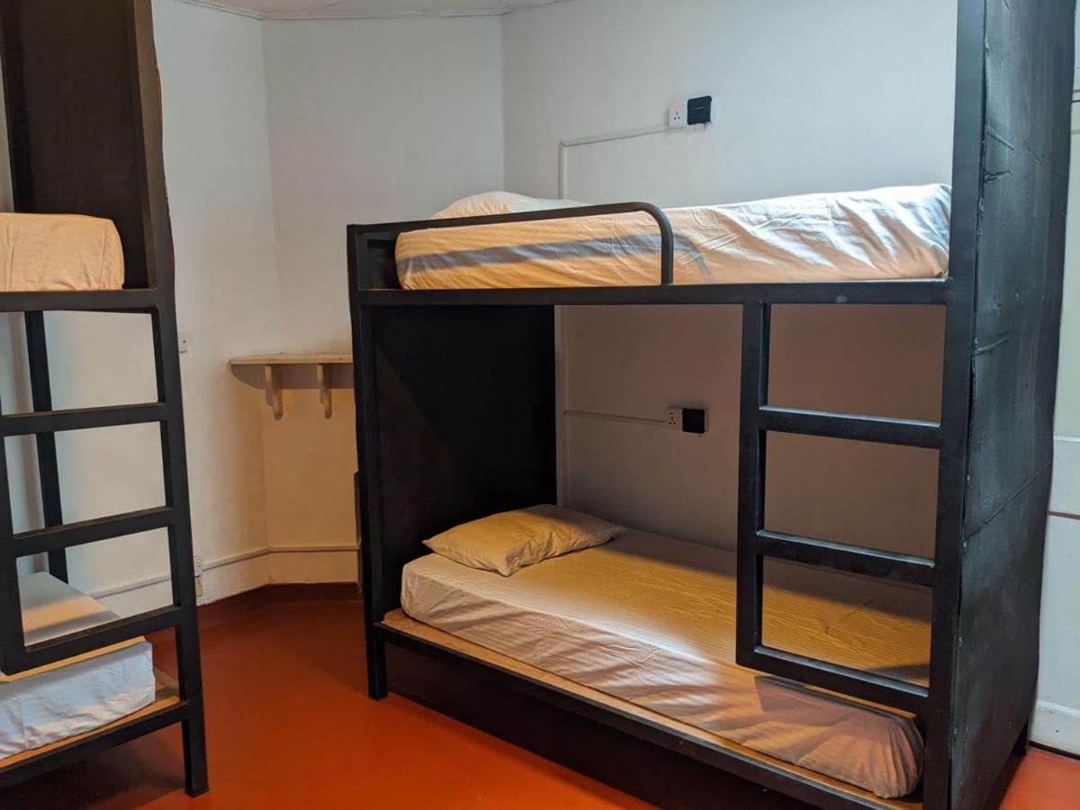 Chilly Croc Hostel Нувара-Элия Экстерьер фото