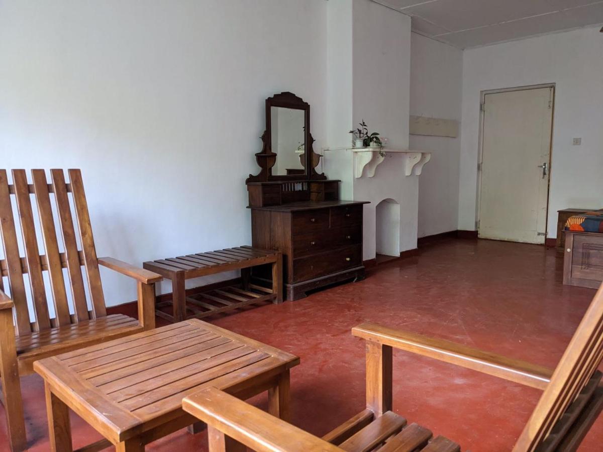 Chilly Croc Hostel Нувара-Элия Экстерьер фото