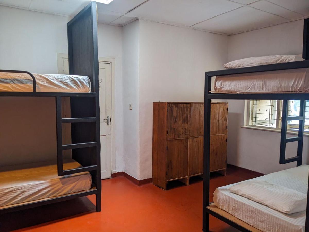 Chilly Croc Hostel Нувара-Элия Экстерьер фото