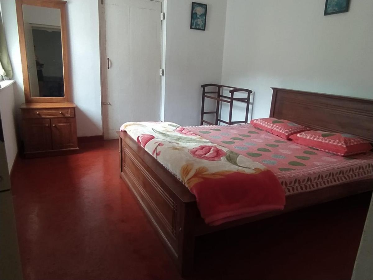 Chilly Croc Hostel Нувара-Элия Экстерьер фото